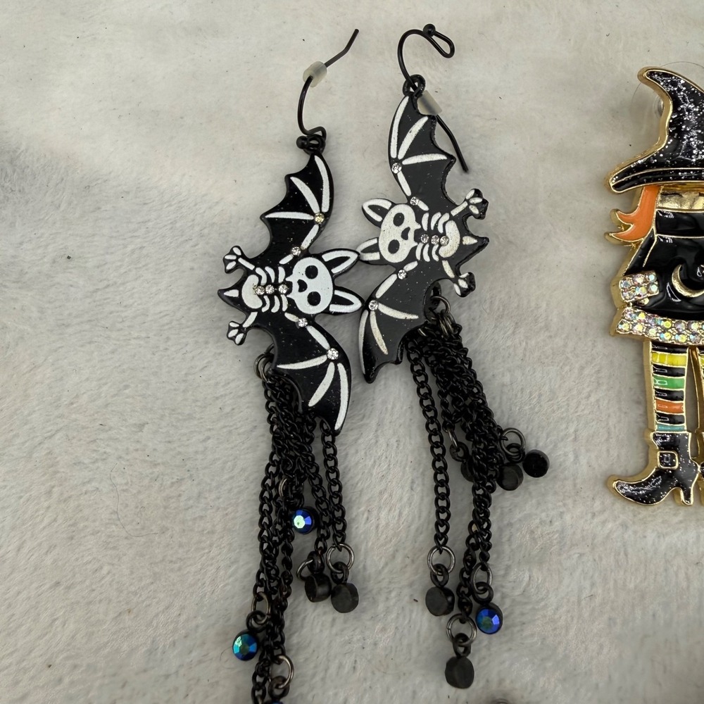 Halloween Pierced Earrings Lot of 4 Witch Bat Ghost Pumpkin - Picture 4 of 7